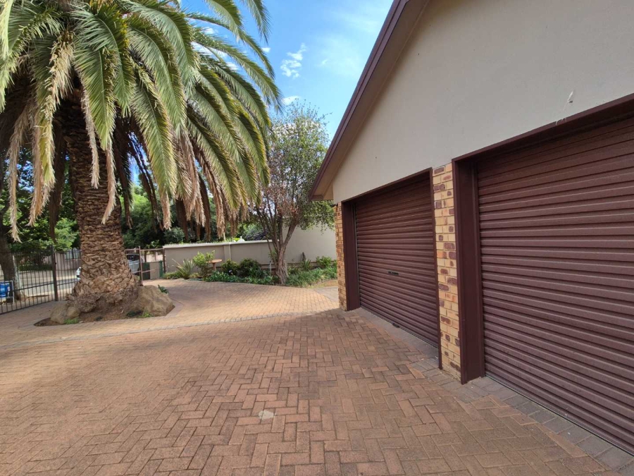 4 Bedroom Property for Sale in Heuwelsig Free State